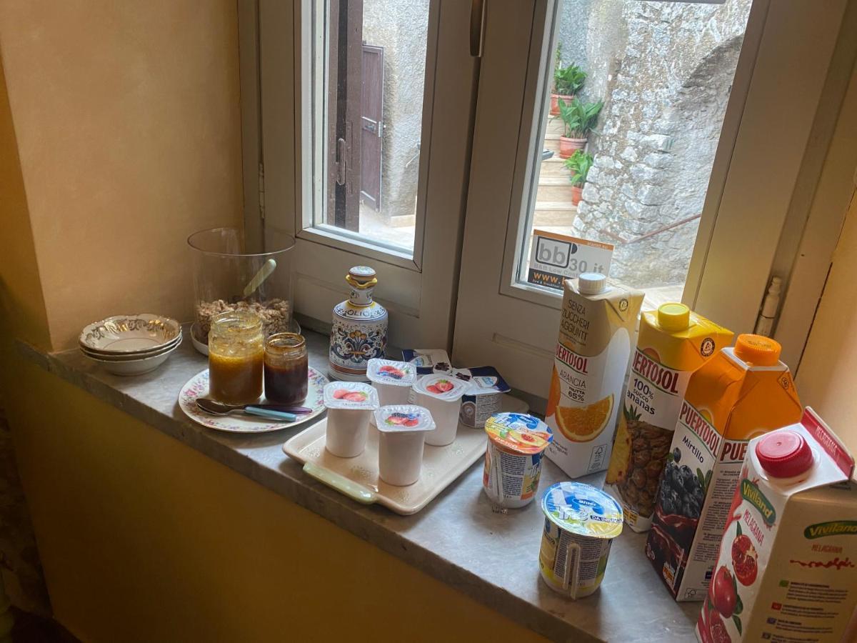 Il Borgo Antico Bed & Breakfast Rocca Massima Bagian luar foto