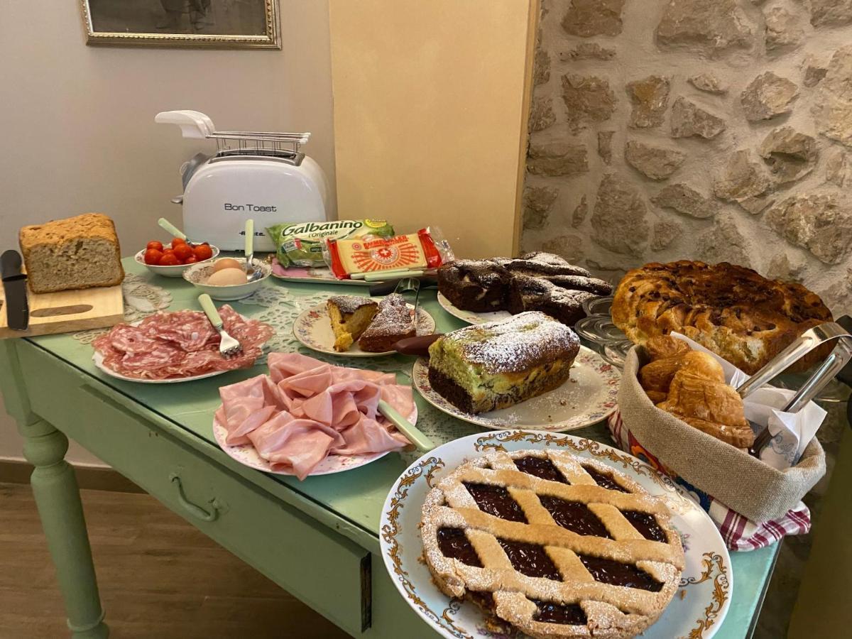 Il Borgo Antico Bed & Breakfast Rocca Massima Bagian luar foto